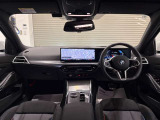 BMWの運転席はドライバーオリエンテッドという構造を採用。ドライバー目線の操作がしやすい設計になっており、ドライブ中にも目線の移動が少なく運転中にも簡単に操作ができます。