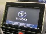 【メーカー純正ナビ】インテリアに溶け込むスタイリッシュな「専用設計」メーカーナビを装備♪視認性や操作性など基本性能にも優れ、より上質なカーライフをお楽しみいただけます。