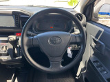 インテリアに合わせたデザインのステアリングは、運転される方のことも考え、運転しやすい形状、大きさです。是非一度、実際に触ってお確かめください。
