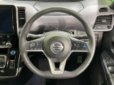 【純正革巻きステアリング】上質な革を使用することで、手にしっかり馴染みとても運転しやすいハンドルです♪