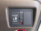 【パワースライドドア】スマートキーや運転席のスイッチでスライドドアの開閉が可能♪電動だから力を入れてドアを開ける必要が無く、小さいお子様でも、重い荷物を持っている時もラクに開け閉めできます♪