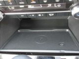 ワイヤレススマホ充電に対応しています。置くだけで充電が可能ですので車内がすっきりして便利です。