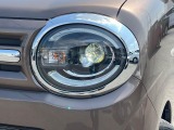 【LEDヘッドライト】悪天候や夜間走行時も良好な視界を確保し安心して運転できる高輝度LEDヘッドライトを装備!点灯速度が早く、消費電力も抑えられています。