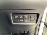 安全装置のスイッチは運転席パネル右下に集約されています。任意で切り替え可能なため状況に合わせてお使いください。
