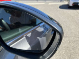 ブラインドスポットモニター付きですので、死角に車両がいるとオレンジに光って知らせてくれます。