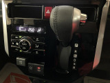 車内の温度を一定に保ちやすいオートエアコンです♪液晶パネル付きで、操作のし易いプッシュ式のパネルです♪