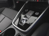 指定工場で車検までご対応可能。6ベイを完備したサービス工場を併設し、Audiライフをサポートします。