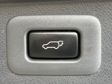 【パワーバックドア】スマートキーや運転席のボタンを押すだけでリアゲートが自動で開閉します!荷物を持っている時や、高い位置にあるバックドアを閉める際に便利な機能です♪