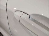 BMWのドアを閉めた時の重厚感は所有者様の満足度を高めてくれます。