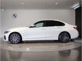 【BMWの伝統】時代を超える美しさ。磨き抜かれたエアロダイナミクスが瞳を奪う。一目で伝わるスポーティーなプロポーションは、BMWの走行性能を生み出すのに欠かせない要因の一つです。