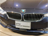【BMWの伝統】BMWの特徴的な“キドニーグリル”は、80年以上続く伝統の形でございます。変わらないこだわりのデザインが、プレミアムブランド“BMW”を創り出します。