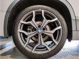 BMW純正アルミホイールです。納車時にはアルミホイールコーティングも承っております!是非ご検討下さいませ。