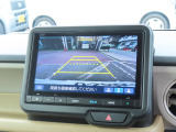 駐車時に便利なバックカメラを装着しています。