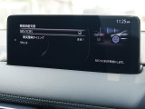こちらのお車には先進安全装備が多数搭載されています。衝突被害を回避あるいは軽減するためのブレーキや、後方死角からの接近警報、車線逸脱を防止する警報装置など、詳しくはスタッフまでお尋ねください。