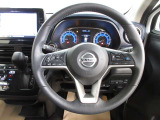 運転が楽しくなる明るく開放的な運転席まわりです。