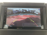 バックモニターを装備しています。駐車時に後方が影像で確認できるので、車庫入れの苦手なお客様や夜間のバック時に大活躍!いまや必須となった装備ですね。