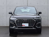 ●一目でAudiとわかる特徴的なシングルフレームグリル・LEDランプ。精悍なフロントマスクからAudiのスマートで上品なブランドを連想させてくれます。女性にも大変ご好評頂いております。