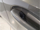 BMWのドアを閉めた時の重厚感は所有者様の満足度を高めてくれます。