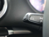 ●車線から逸脱する可能性があることを知らせるとともに、ハンドル操作をアシストすることにより車線からの逸脱回避を支援する装置です。