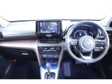 インテリアはブラウン色を基調としたおしゃれなデザインになっています。運転視界もひろびろで、各操作スイッチなども使いやすい位置に配置されていますよ