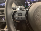 ステアリングにオーディオ操作スイッチが付いています。オーディオ画面に直接タッチしなくても操作が出来ますので、運転に集中できます。