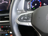 設定したスピードを上限に自動で加減速をし、一定の車間距離を保つ事で長距離運転の疲労を軽減する【ACC】が装備。
