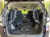 普段のお買い物や通勤、送迎等に十分な荷室スペースを確保しております。セカンドシートを倒すと、大きな荷物の積載も可能です♪