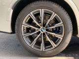 右リア 305/40R20