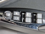運転席のパワーウインドースイッチ部です。よく触れる場所だからこそ、使用状態があらわれますよね。ぜひこうした所もチェックしてください。