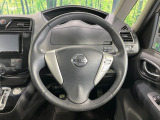 【純正革巻きステアリング】上質な革を使用することで、手にしっかり馴染みとても運転しやすいハンドルです♪