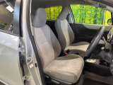 運転席まわりには十分なスペースがあり、大柄な方でもゆったり運転していただける環境です。