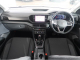 シンプルなデザインと一目でわかるスイッチの配置はPeoples Car=みんなの車という考えの現れです。各スイッチにはバックライトもついており、夜間でも安全に操作して頂けます。