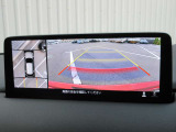360°ビューモニターでは、両サイドとフロント、バックカメラの合成で、あたかも上空から見下ろした様に周囲を確認して頂けます。駐車場だけでなく、T字路等でも活躍のアイテムです!
