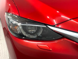 LEDヘッドライトは、点灯の瞬間から最大光量を発揮し、突然暗くなるトンネルなどでの安定感を高めます。