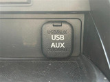【USB端子】USB接続もついていますので携帯などの電子機器の充電にも使えて便利です。