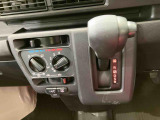 納車前にはプロのメカニックが、各部の点検を行います。ディーラーにしか出来ない品質、そしてサービスできっと満足していただけると思います!