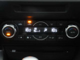 運転席と助手席、それぞれに温度設定可能なフルオートエアコンです。