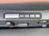 フロントシートは両席電動アシストタイプ。プリセットメモリー機能を装備し、ご家族で運転交代される際も、ポジション調整の手間がかかりません。