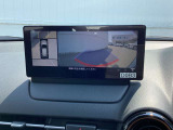 【360°ビューモニター】  とても分かりやすい、クルマの上から見下ろしたような映像で、駐車サポートをしてくれます。