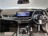 ☆センターパネルを運転席側に僅かに傾けたBMW独特のインパネ☆【駆け抜ける歓び】はここからもスタートしております☆