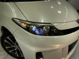 【HIDヘッドライト】非常に明るく前方を照らしてくれるので、悪天候や夜間の走行時も視界良好で安心してお乗りいただけます。