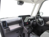 ダイハツのお店では、ダイハツ車を知り尽くしたプロフェッショナルが、専用の診断機器を使って各システムを点検しております。