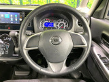 【純正革巻きステアリング】上質な革を使用することで、手にしっかり馴染みとても運転しやすいハンドルです♪