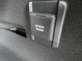 AC100V/1500W対応コンセントです。通常の家電製品も扱えるためレジャーから非常時まで幅広く活躍できるアイテムです。