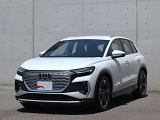 ●Audiが最初に採用したLEDポジショニングランプ。シャープなラインで昼間でも点けていたいと思うほど上品でオシャレです。夜間走行時はさらに目立ちます!