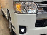 【LEDヘッドライト】悪天候や夜間走行時も良好な視界を確保し安心して運転できる高輝度LEDヘッドライトを装備!点灯速度が早く、消費電力も抑えられています。