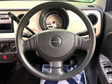 インテリアに合わせたデザインのステアリングは、運転される方のことも考え、運転しやすい形状、大きさです。是非一度、実際に触ってお確かめください。