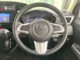 インテリアに合わせたデザインのステアリングは、運転される方のことも考え、運転しやすい形状、大きさです。是非一度、実際に触ってお確かめください。