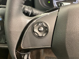 ステアリングにオーディオ操作スイッチが付いています。オーディオ画面に直接タッチしなくても操作が出来ますので、運転に集中できます。