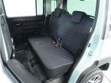 家族やご友人とBBQに行くとき、楽しさは道中の車内から始まっています!このベンチシートに座って、みんなで和気あいあい盛り上がりましょう!